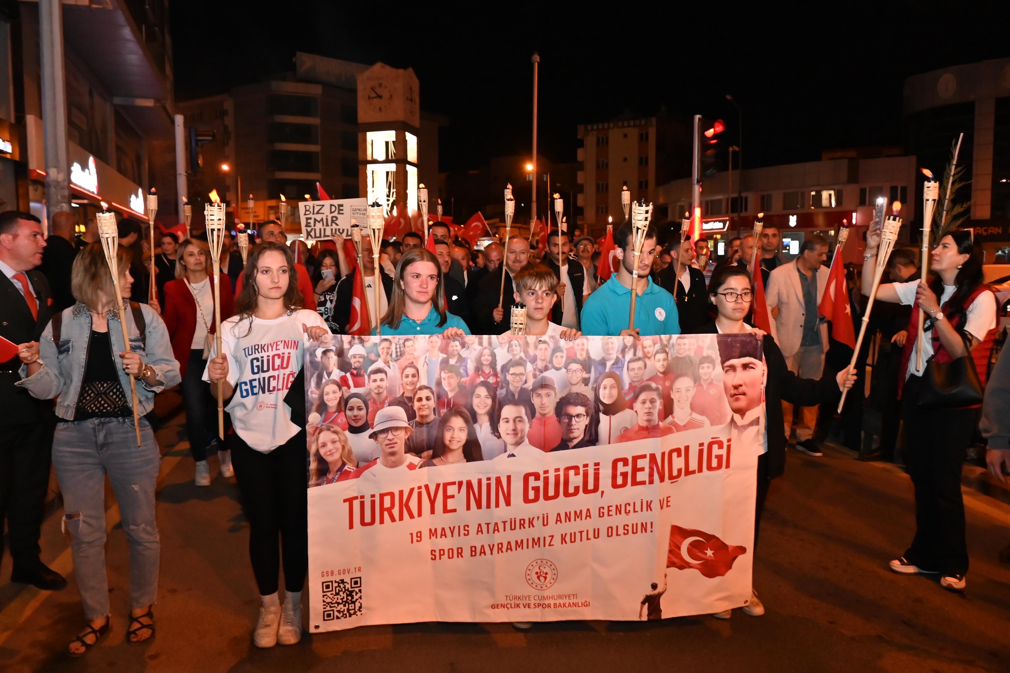 Nevşehir’de 19 Mayıs Coşkusu: Vali Fidan Fener Alayı’na Katıldı